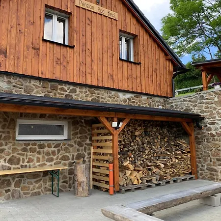 Pod Pecí Lenora